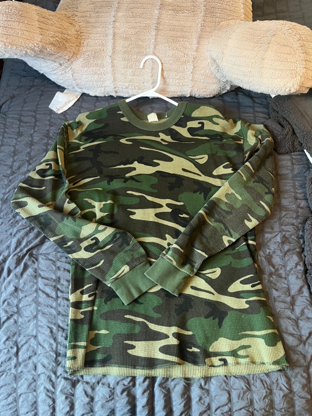 Vintage 90s camo thermal/crewneck